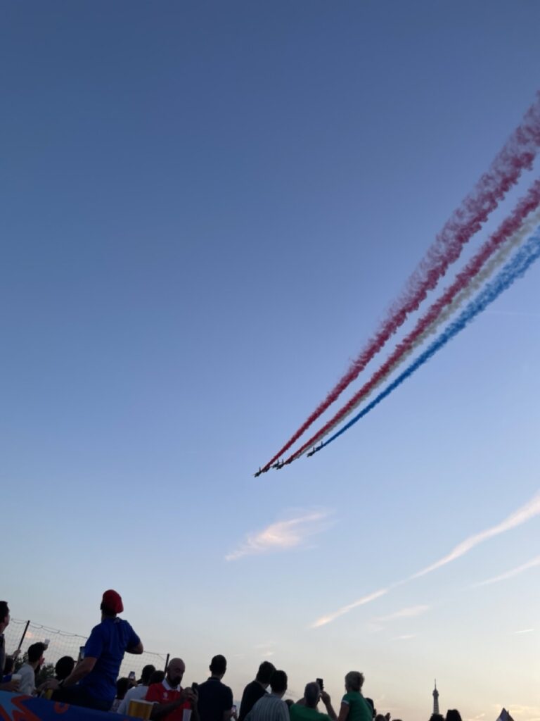 パブリックビューイング会場　飛行機