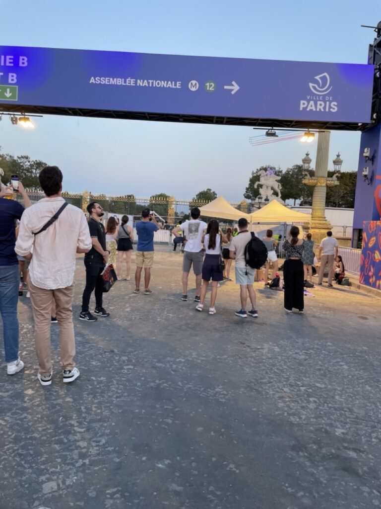 パブリックビューイング会場　飛行機