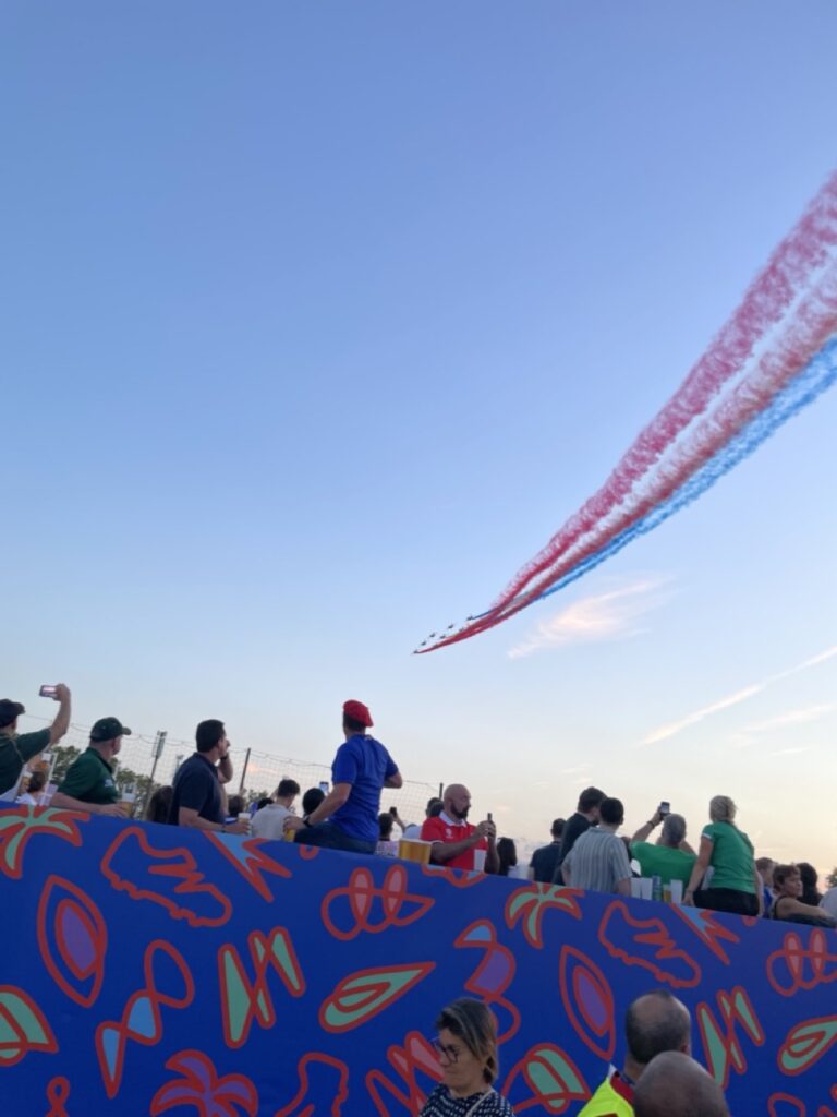 パブリックビューイング会場　飛行機