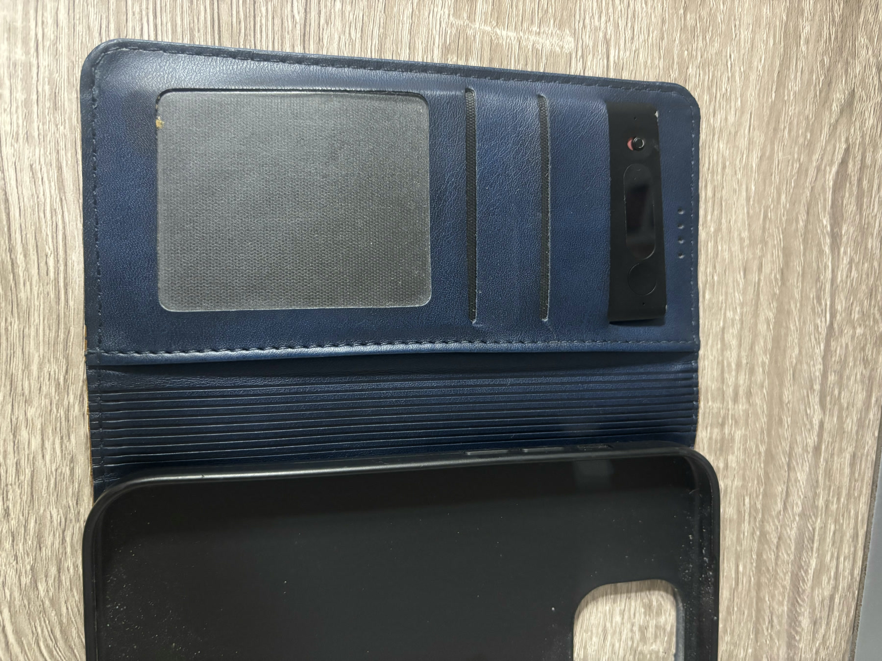 手帳型スマホケースに装着したNotta Memo
